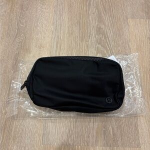 lululemon Everywhere Belt Bag